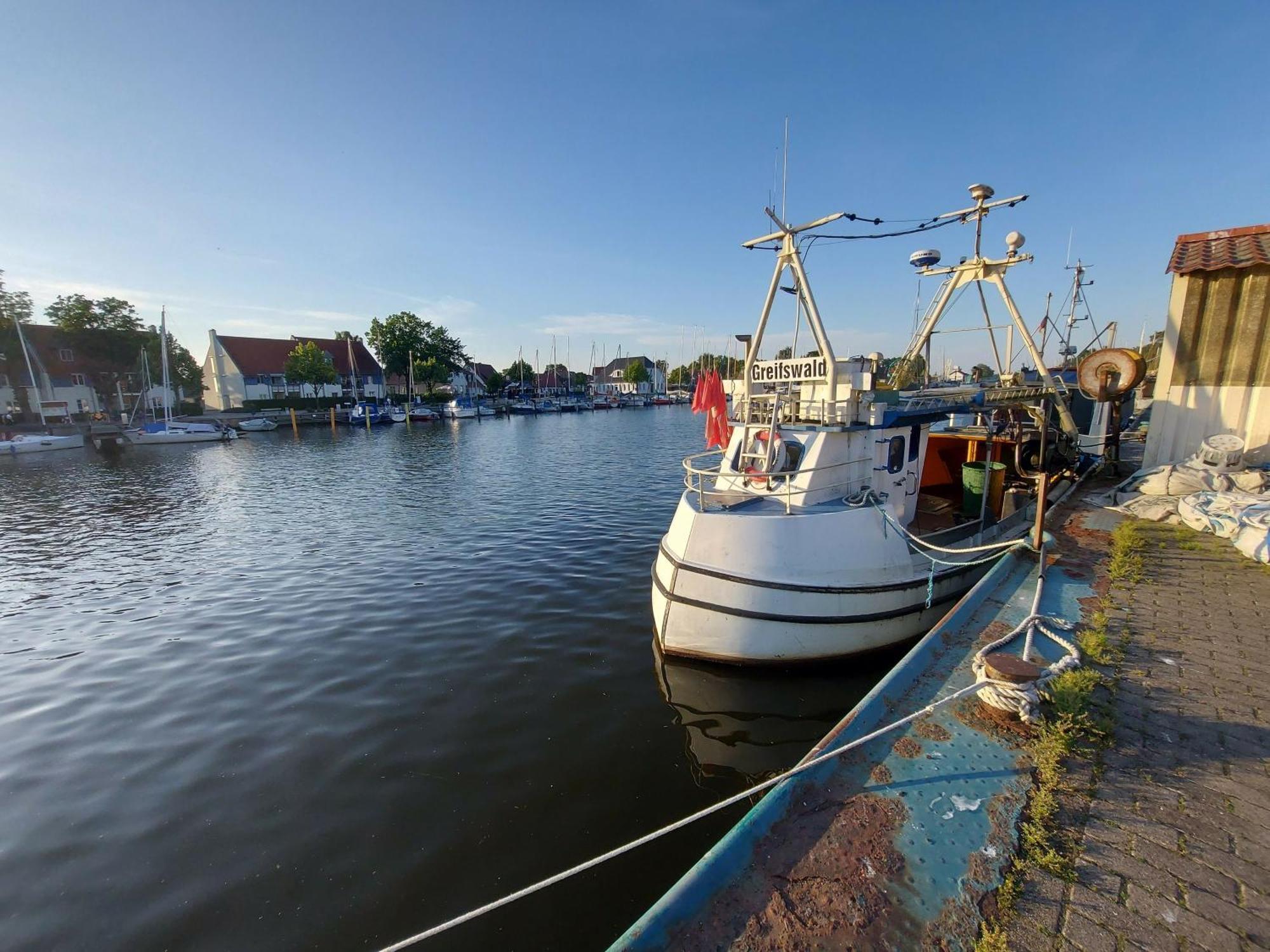 Hochwertige Ferienwohnung Direkt Am Wasser Mit Balkon Greifswald Exterior foto