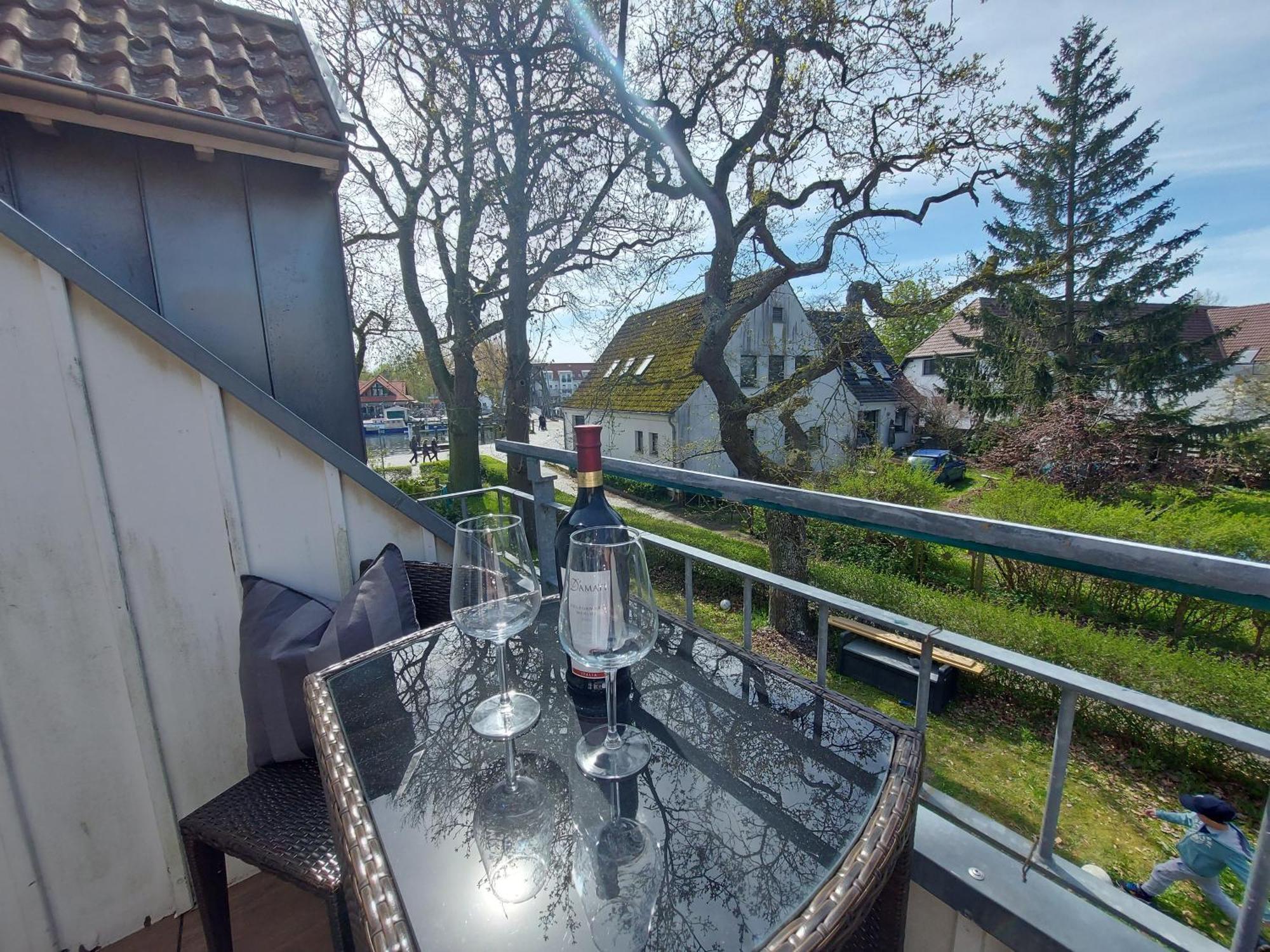 Hochwertige Ferienwohnung Direkt Am Wasser Mit Balkon Greifswald Exterior foto